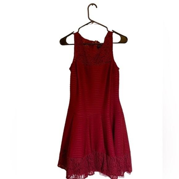 The Limited Sleeveless Mini Dress Fit to Flare Lace Burgundy Red Size 6 - Picture 2 of 10